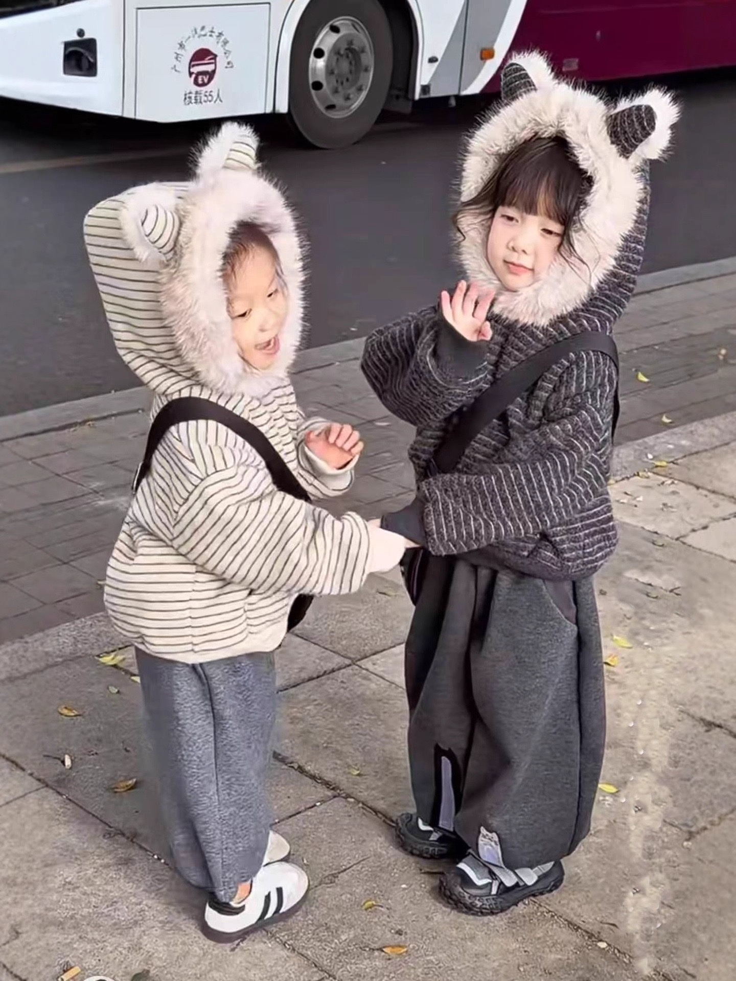 大口袋條紋連帽毛毛上衣