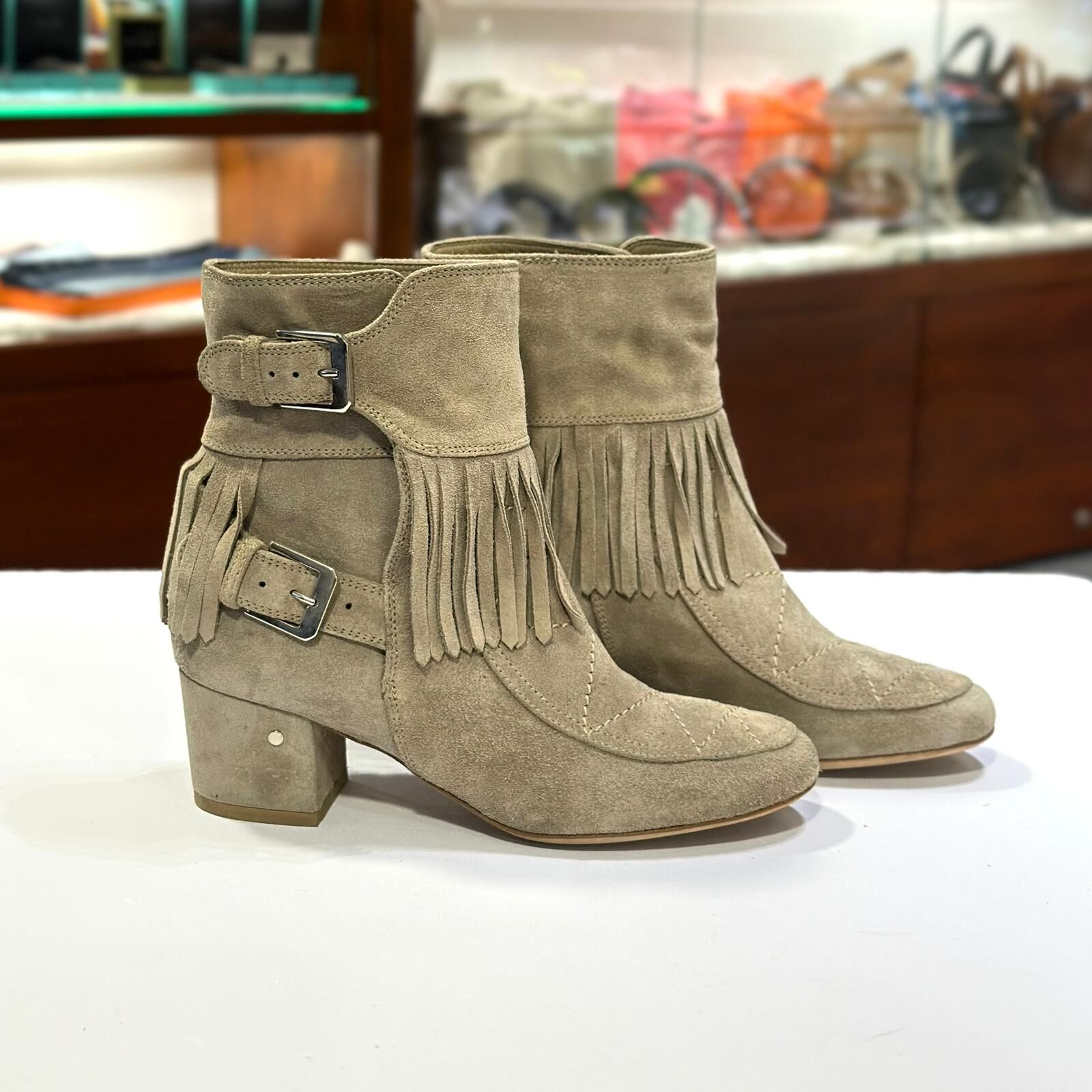 只有35碼~全球最抵!!! 全新Laurence Dacade Paris 短靴 杏綠色洗水麂皮,流蘇BOOTS #BRAND NEW #香榭站正品