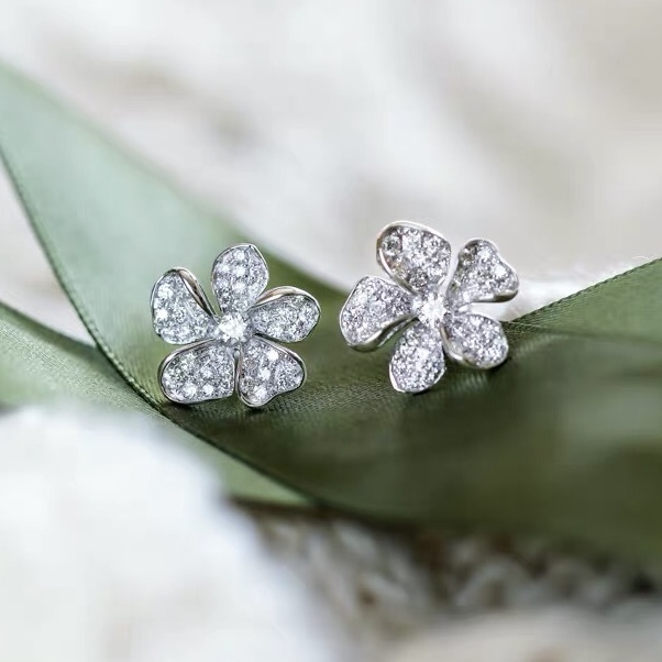 唯美主義 18K金花瓣鑽石耳環