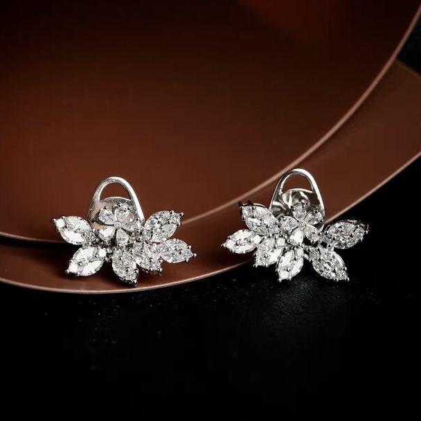 18K金馬眼形拼鑽石耳環 - 名媛淑女風