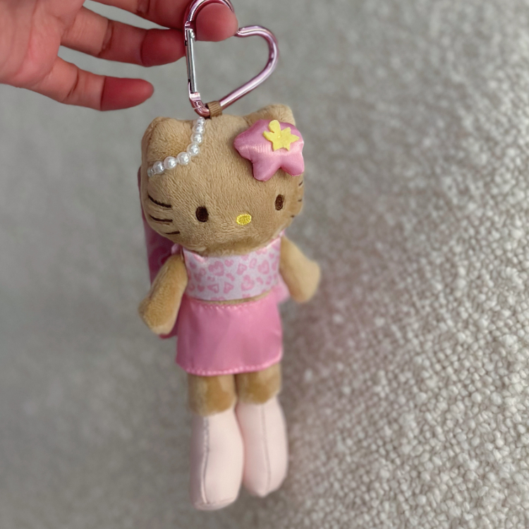 日本 SANRIO Hello Kitty 涉谷長腳掛飾 豹紋辣妹 烤焦