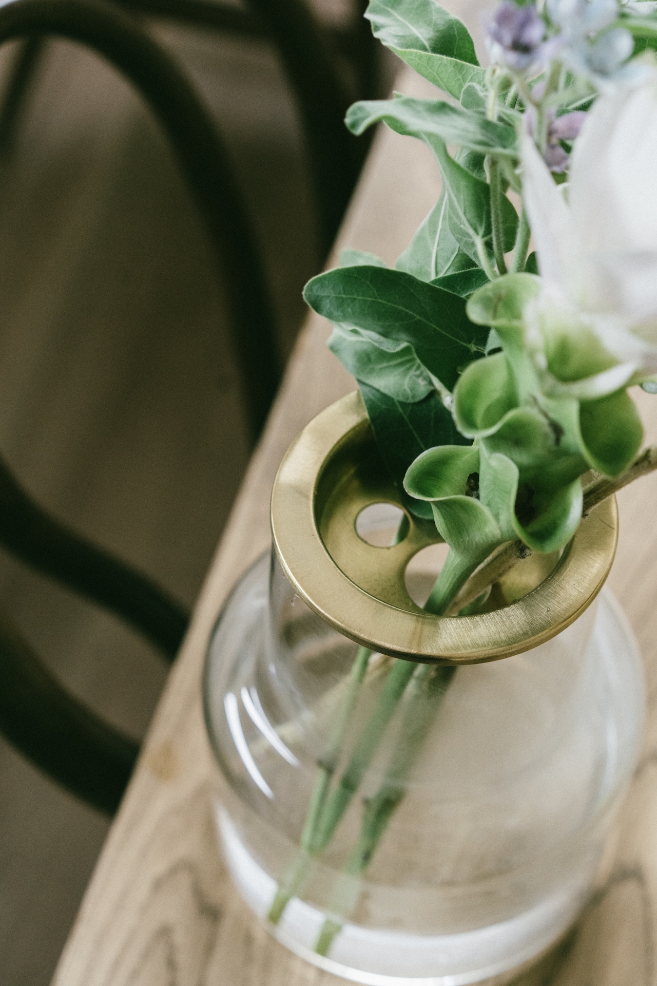 志成販売春夏新作清透玻璃修長花器／真鍮花托插盤