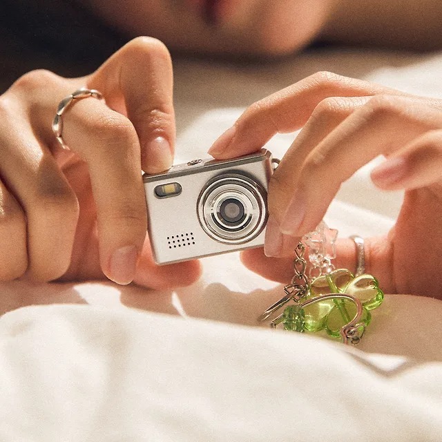 DEAR Vintage-style Ultra-Mini 19g Digital Keyring Camera