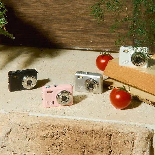 DEAR Vintage-style Ultra-Mini 19g Digital Keyring Camera