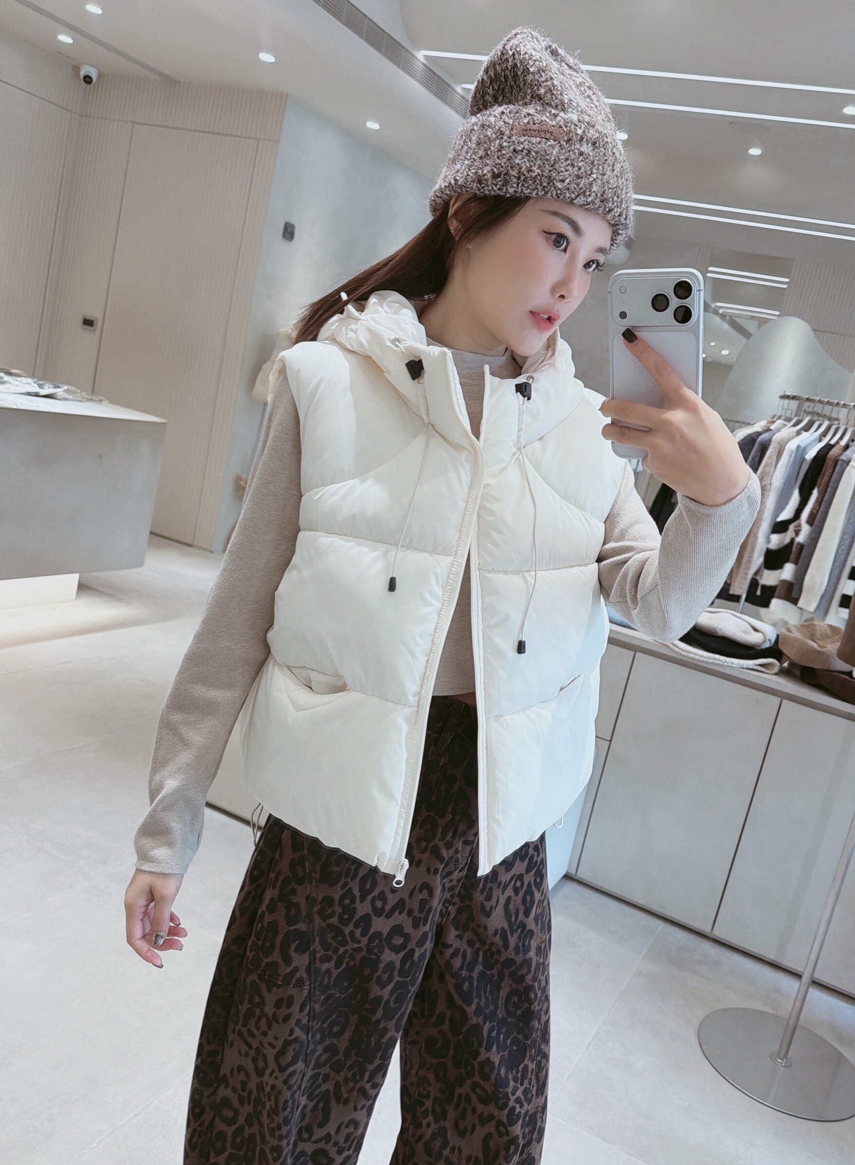 下擺抽繩連帽鋪棉背心