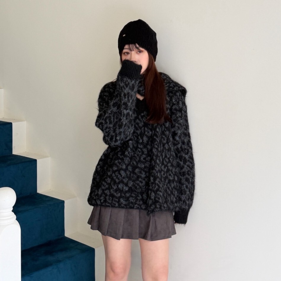 Stray spots🐆 附圍巾V領中版毛衣