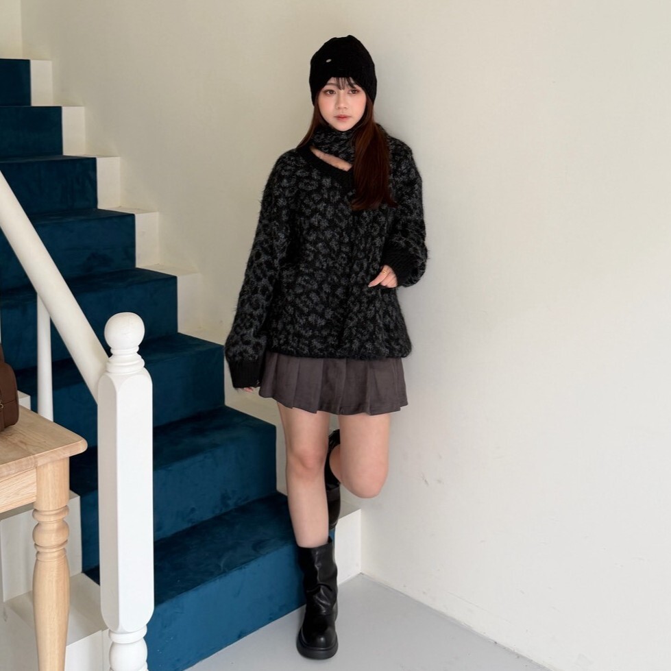 Stray spots🐆 附圍巾V領中版毛衣