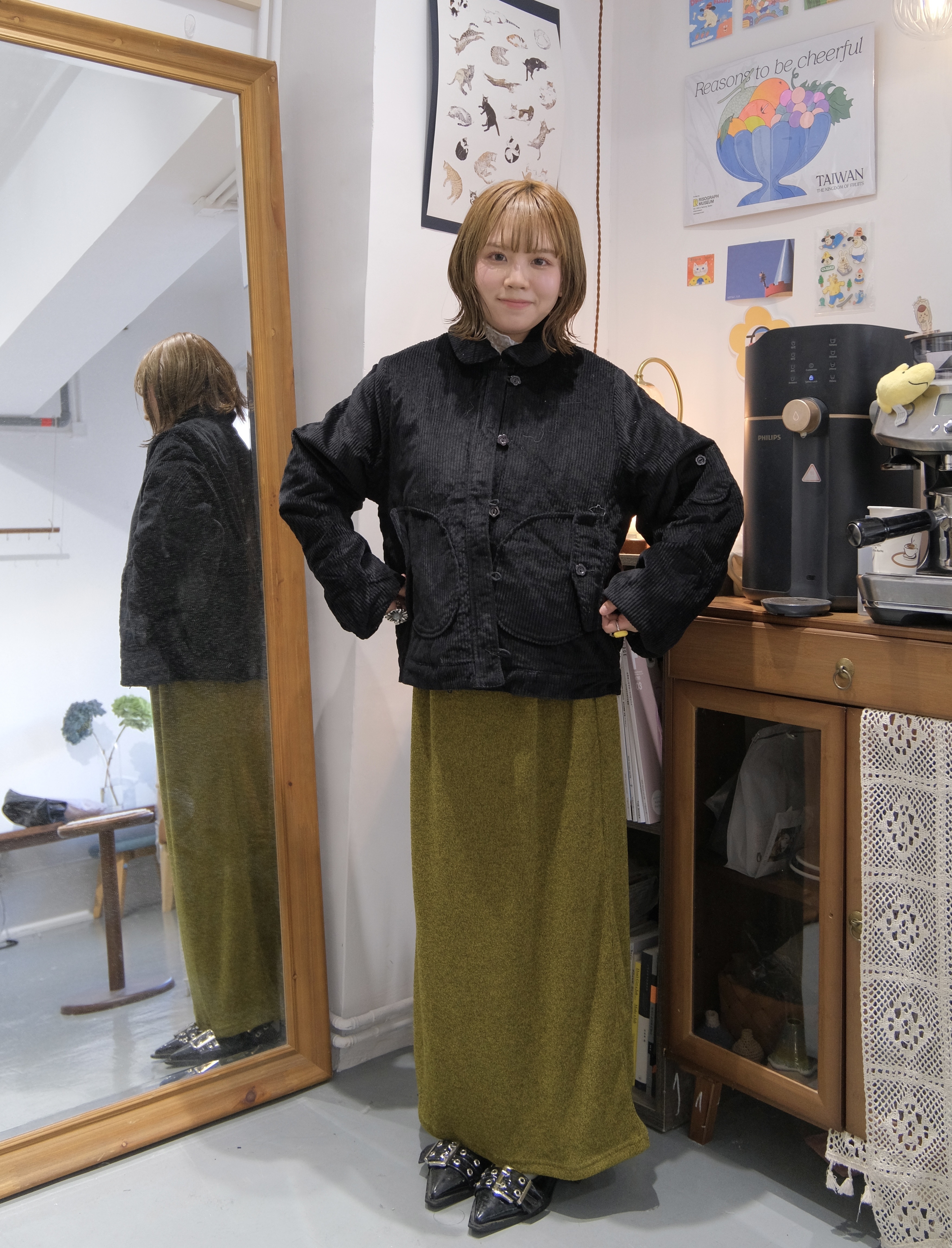 [三色入]燈芯絨花花鈕扣外套 ( dark grey / black)