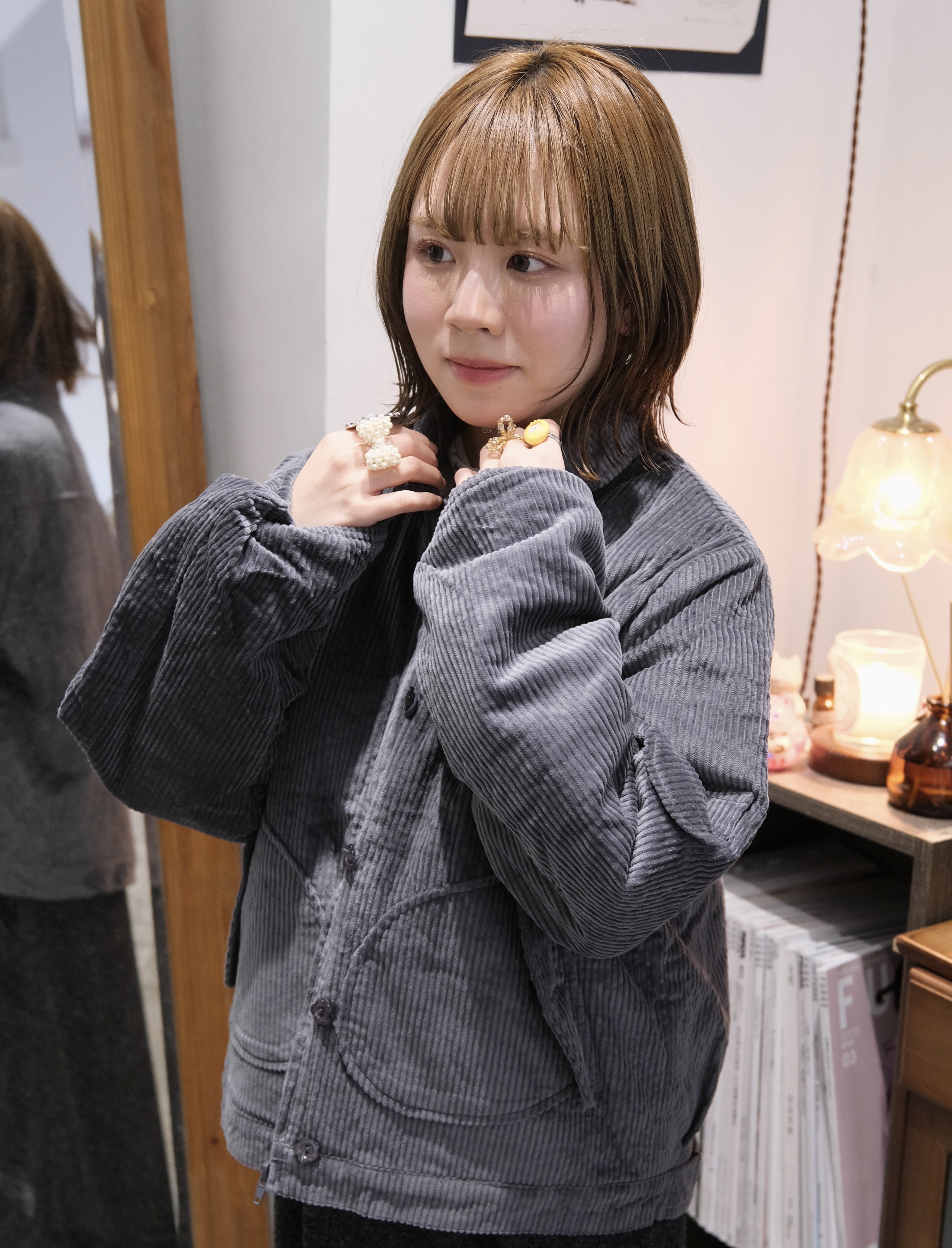 [三色入]燈芯絨花花鈕扣外套 ( dark grey / black)