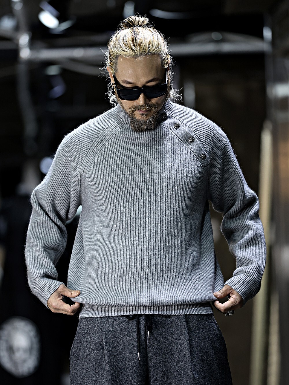 斜扣高領針織T卹