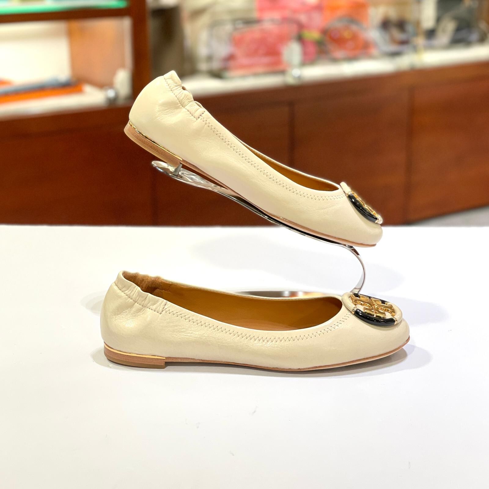 只有35碼~全球最抵!!! 全新TORY BURCH平底鞋 羊毛白小羊皮 #BRAND NEW #香榭站正品