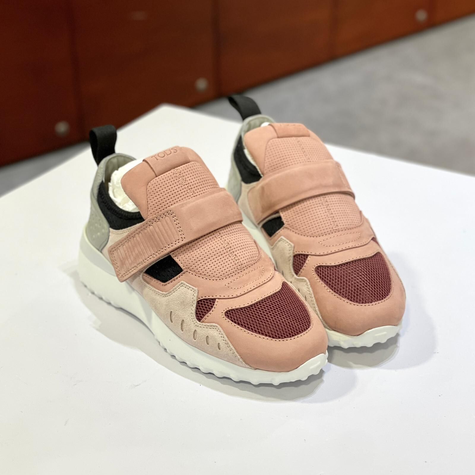 只有34.5碼~全球最抵!!! 全新TOD'S SNEAKERS 34.5碼,少女粉麂皮, 托德斯波鞋 #BRAND NEW #香榭站正品