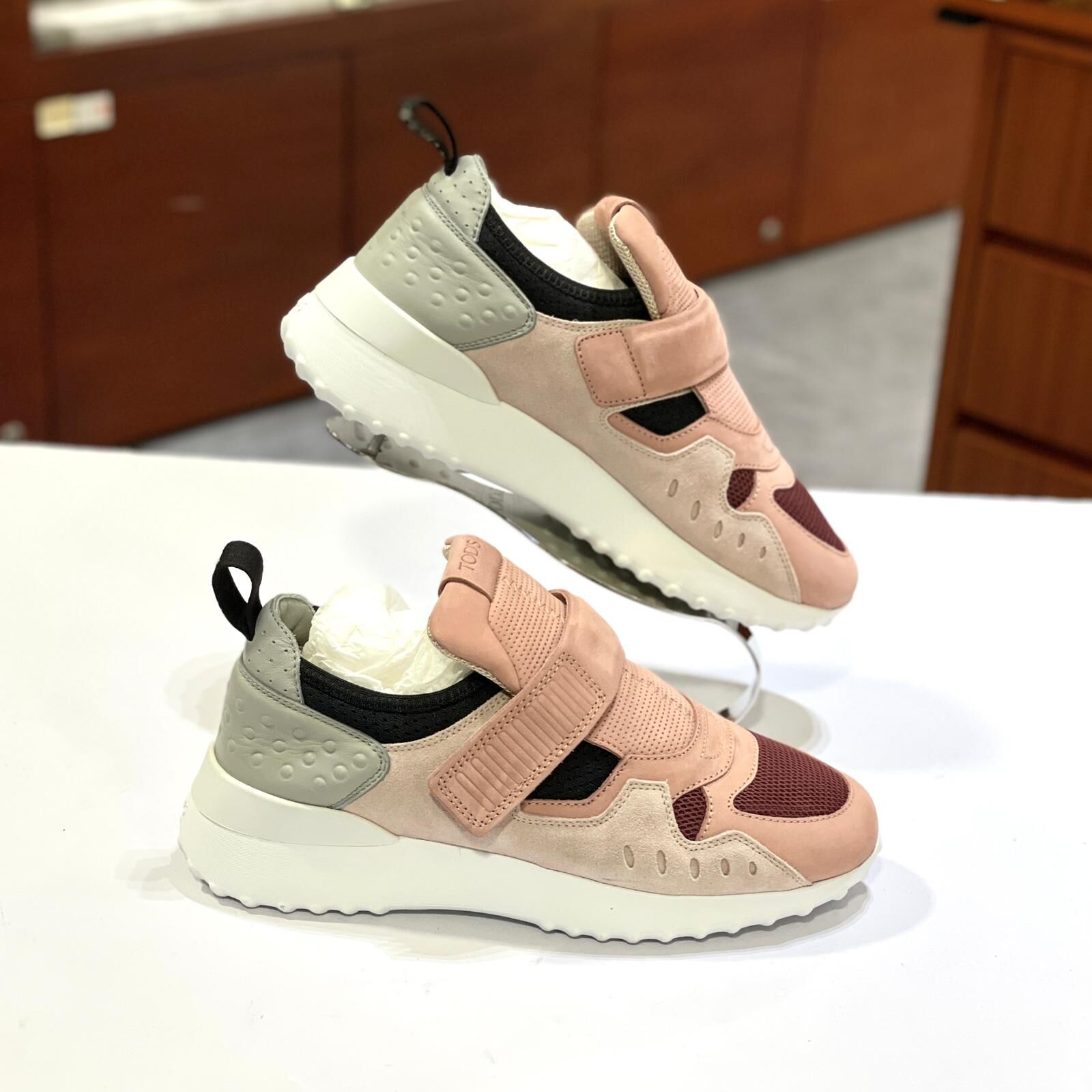 只有34.5碼~全球最抵!!! 全新TOD'S SNEAKERS 34.5碼,少女粉麂皮, 托德斯波鞋 #BRAND NEW #香榭站正品