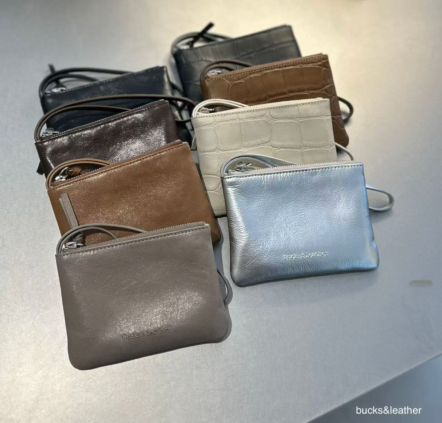 BU5223 25FW 枕頭收納零錢包 - 羊皮亮面