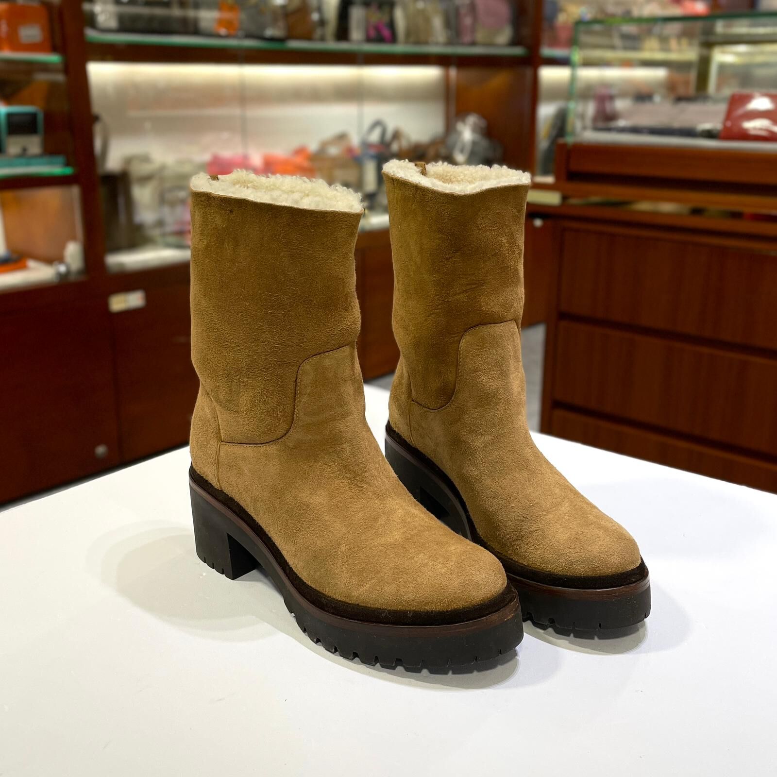 只有35碼~全球最抵!!! 全新MONCLER BOOTS 啡色麂皮,禦寒毛毛靴, 蒙可長靴 #BRAND NEW #香榭站正品