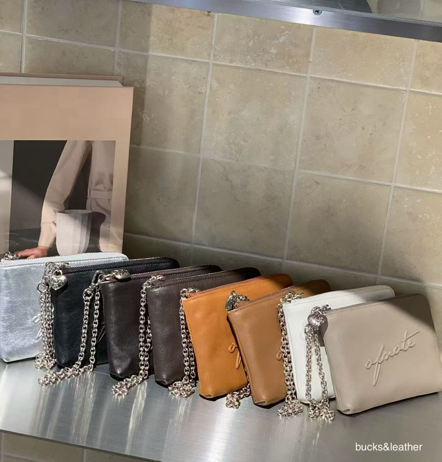 BU5242 25FW 手持鏈條收納包