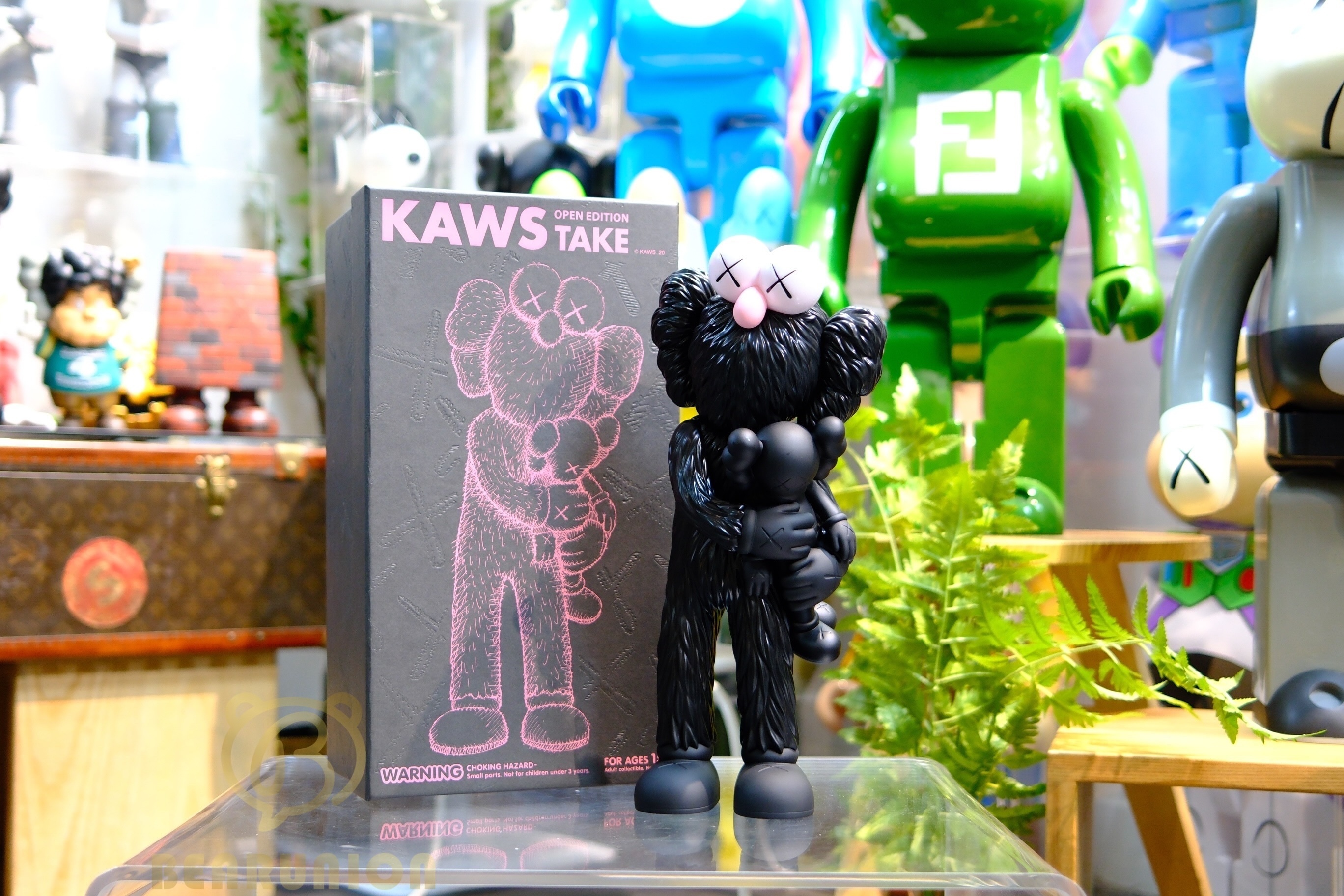 🥇現貨🥇KAWS TAKE FIGURE BLACK