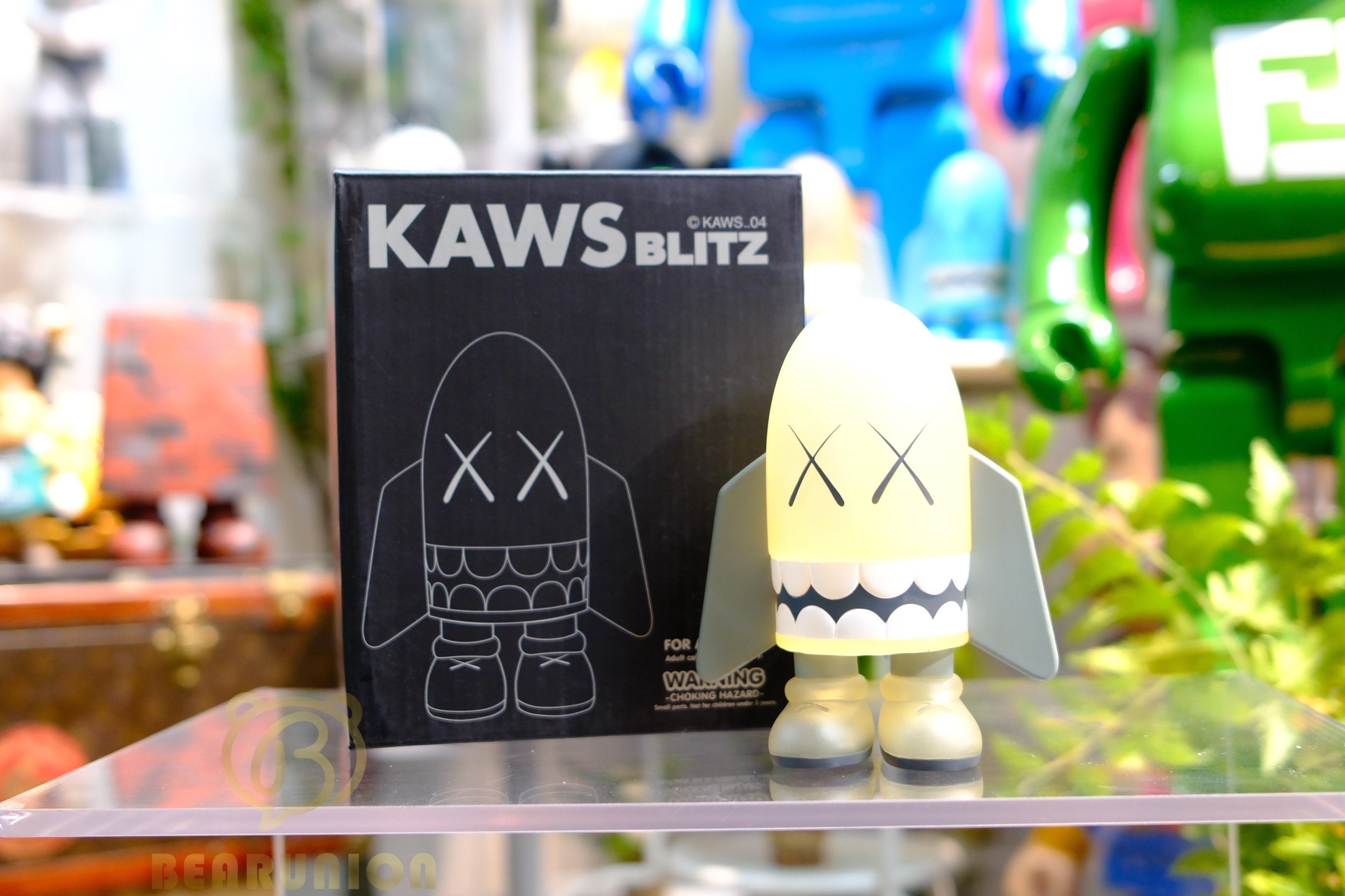 🥇現貨🥇KAWS Blitz Vinyl Figure Clear