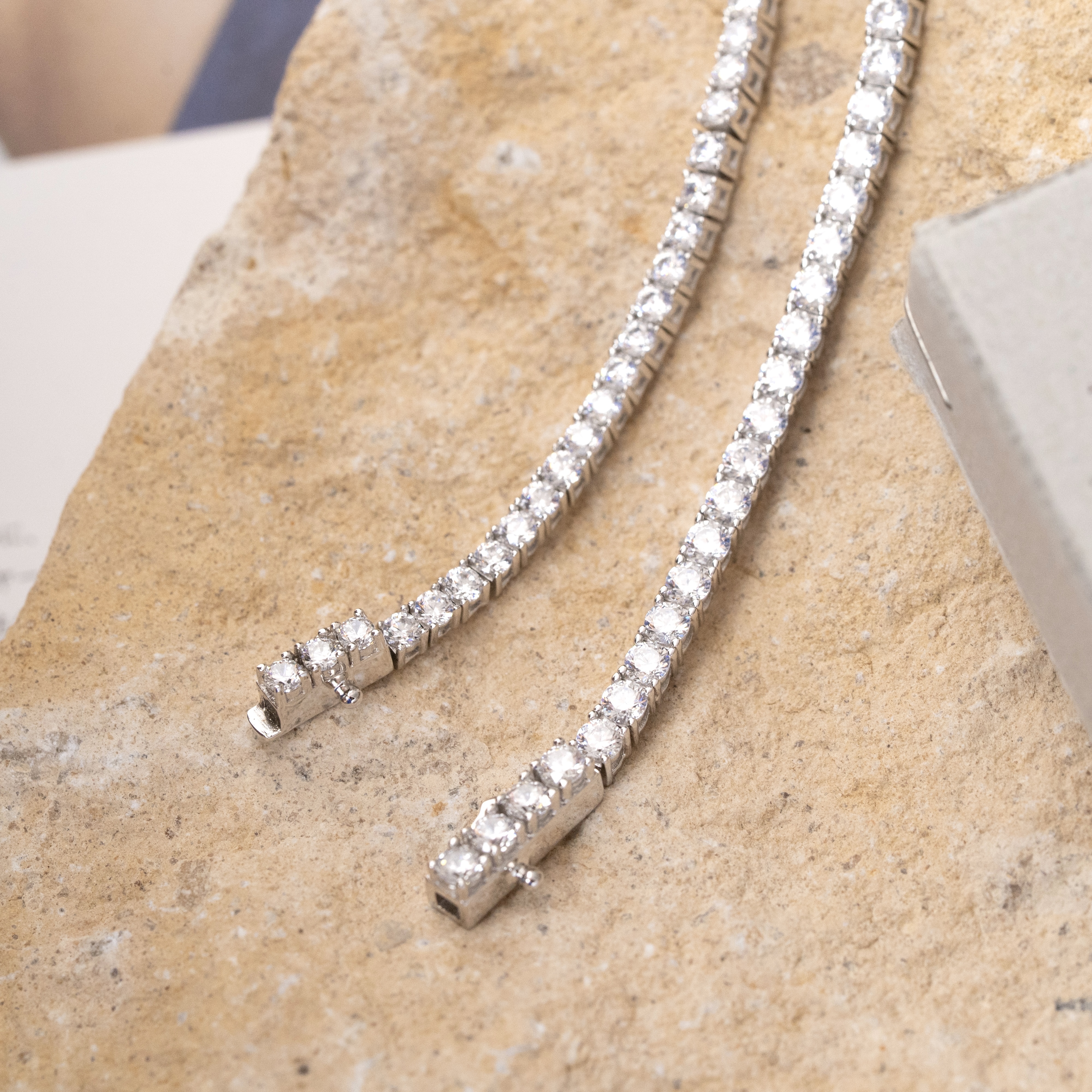 Svb104 (2.5mm premium鋯石網球手鏈，16.17.18cm)