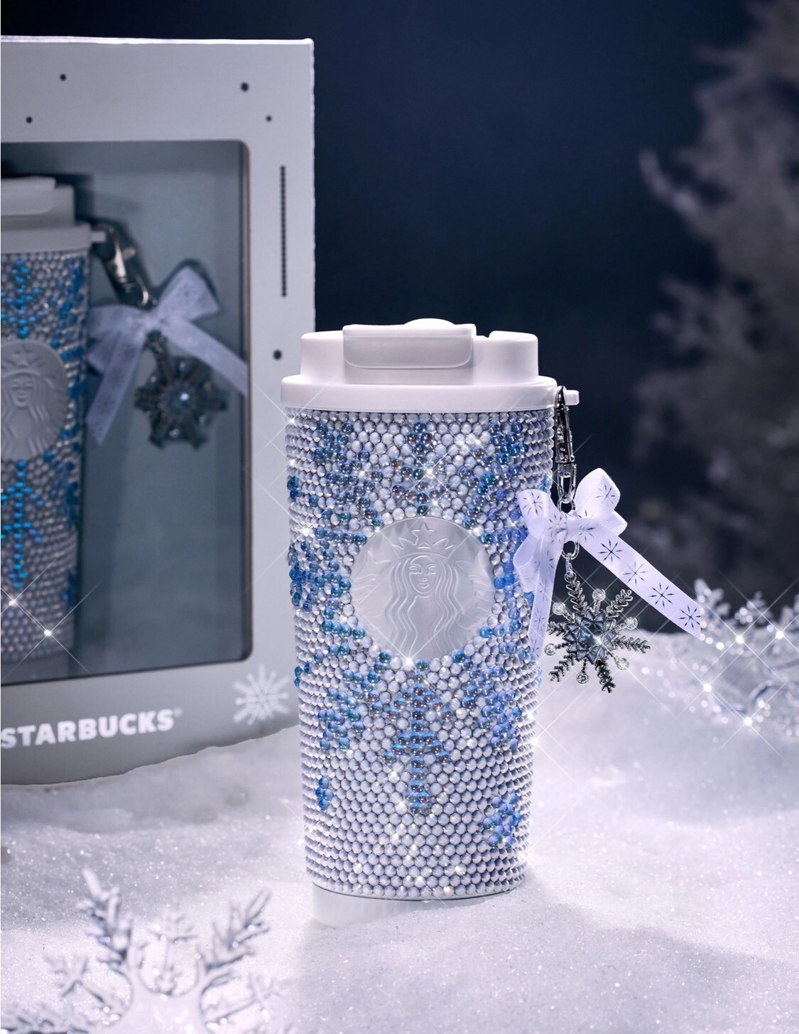 【Luxury】國外限定 星巴克 starbucks 雪耀奇境系列登场 雪花元素 x 银蓝白配色 高级感滿分 保溫杯 水壺 水杯 冰壩杯 咖啡杯 聖誕限定