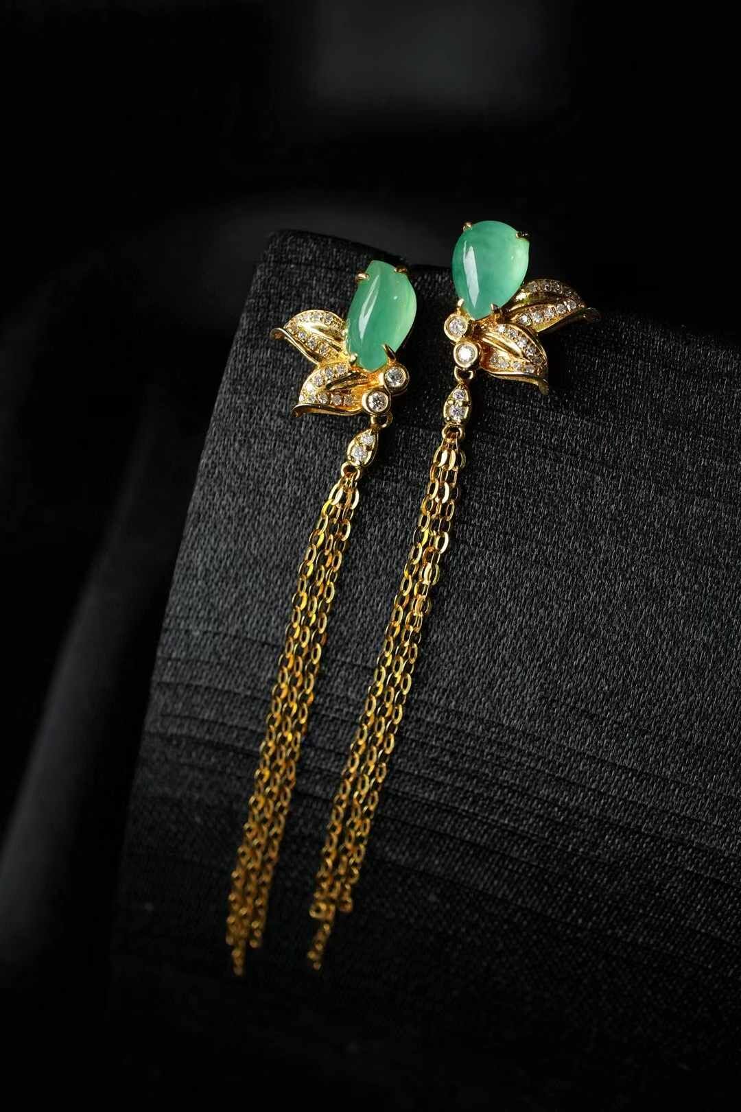 115820 翡翠隨型冰陽綠耳墜