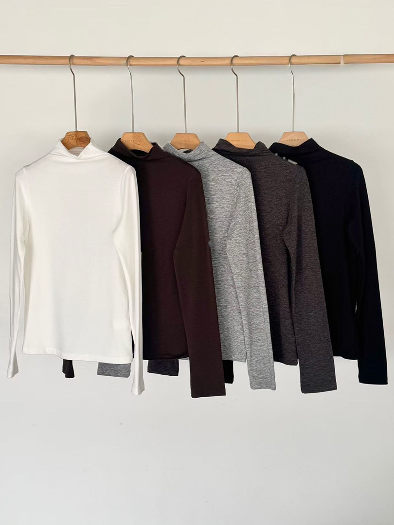 修飾脖子線條的企鵝小高領內搭