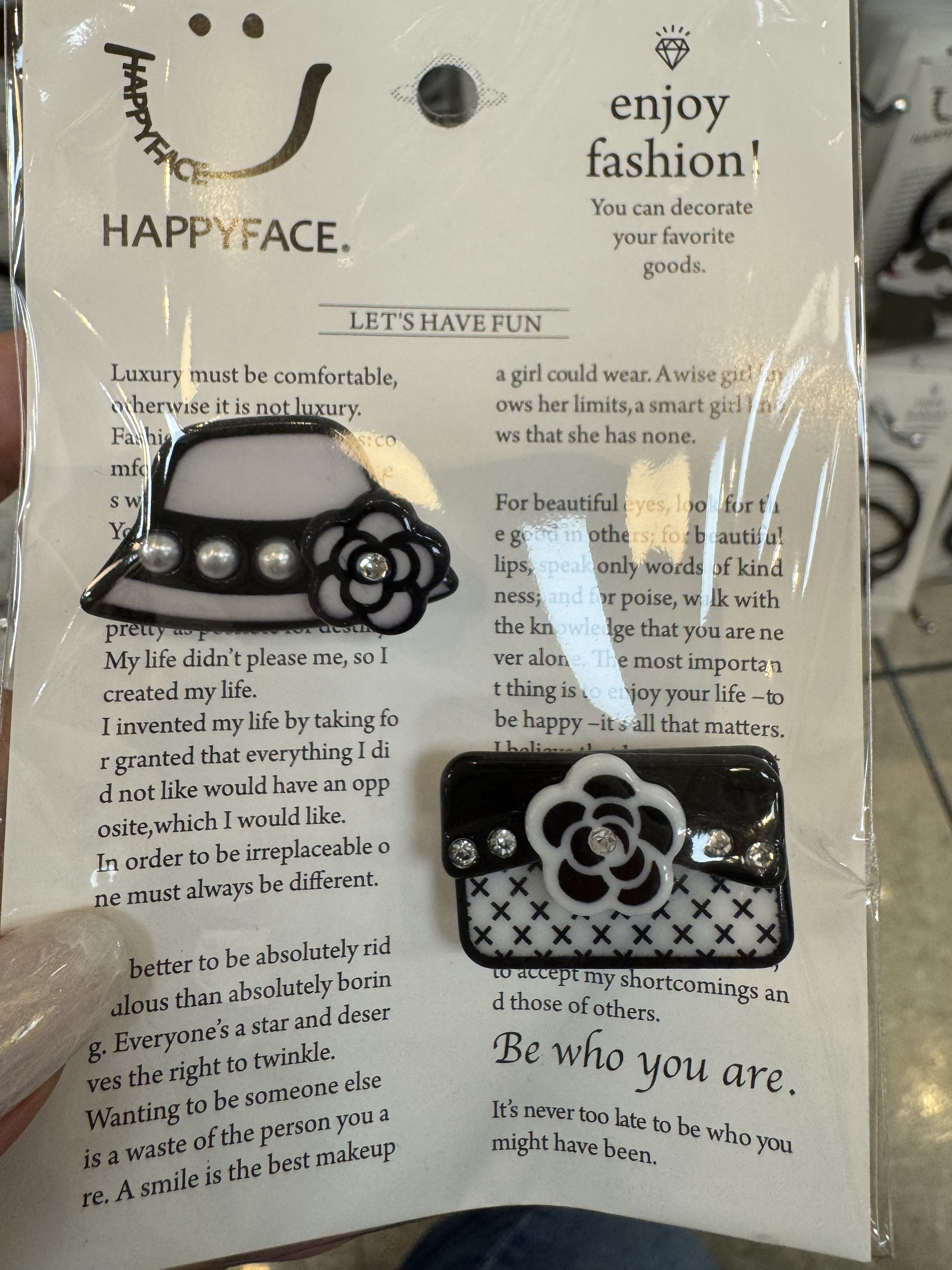 日牌HAPPY FACE 小香風心口針