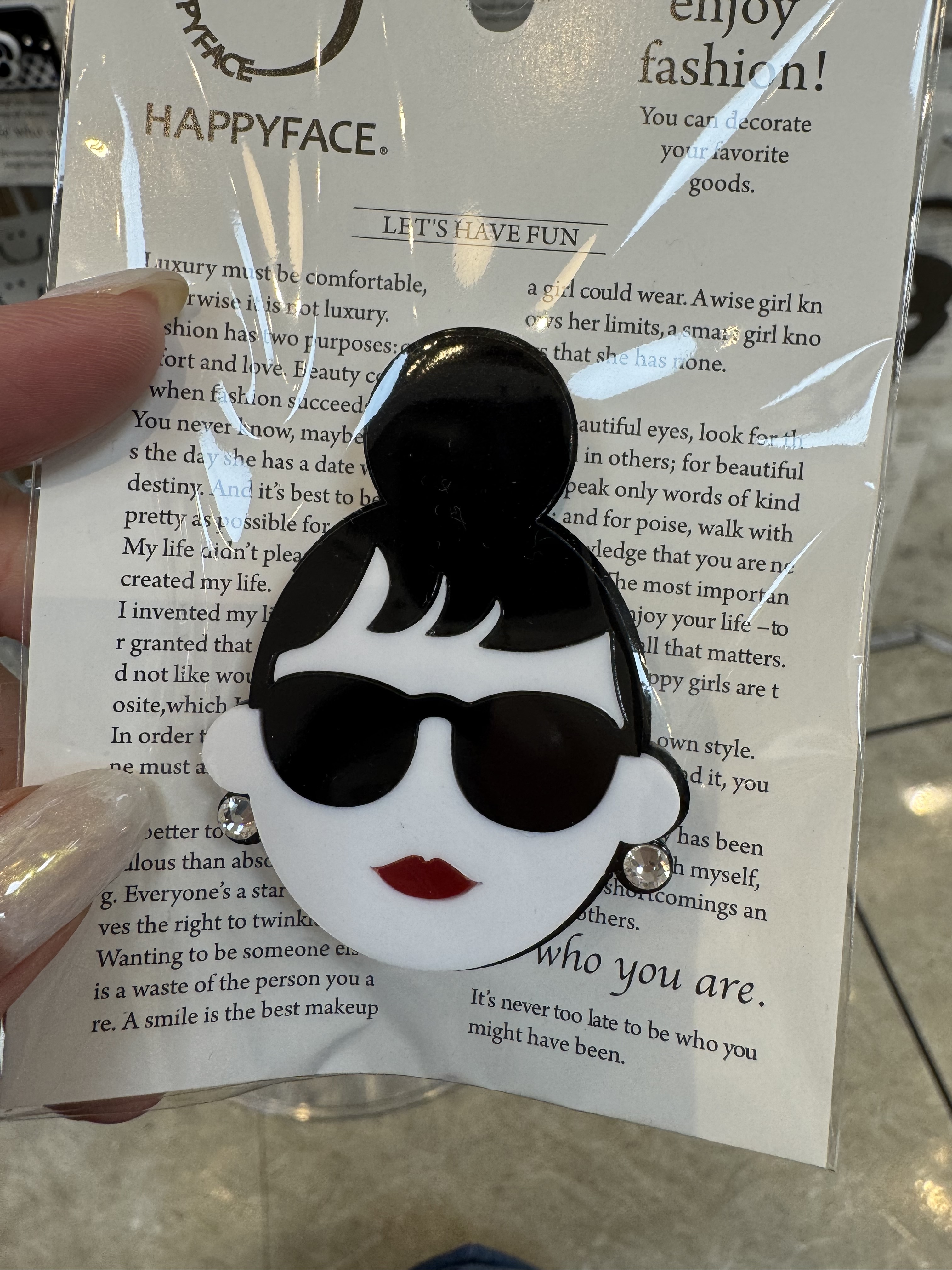 日牌HAPPY FACE 小香風心口針