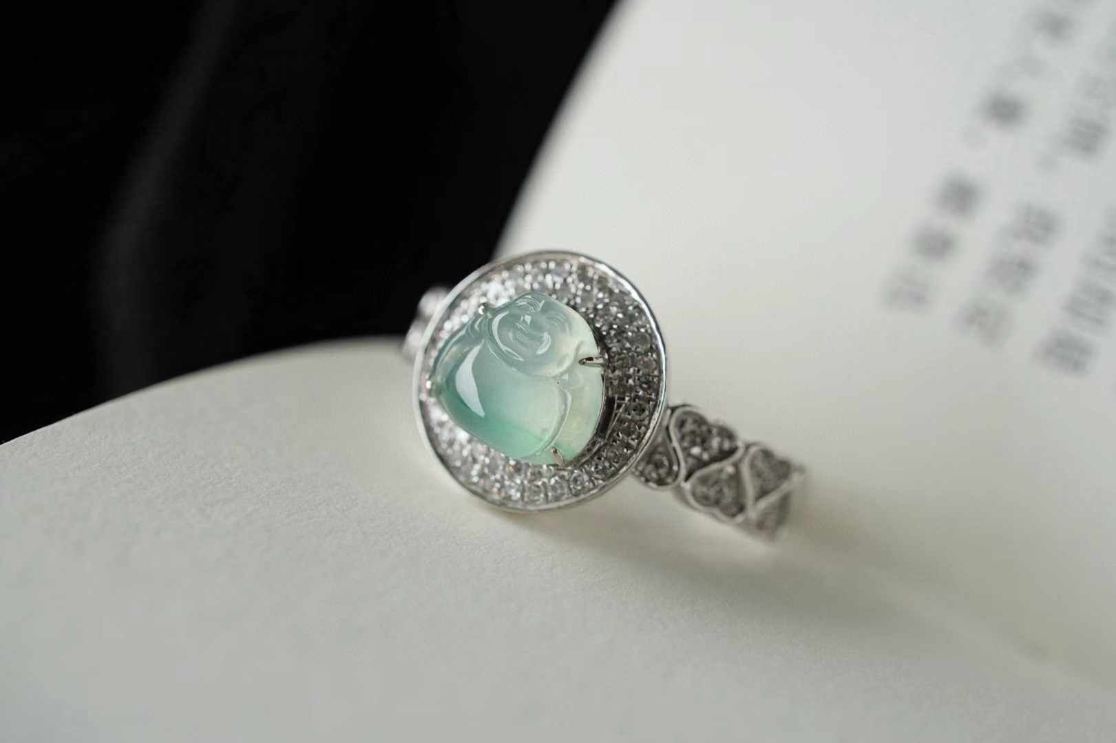 115821 翡翠高冰飄陽綠佛公戒指