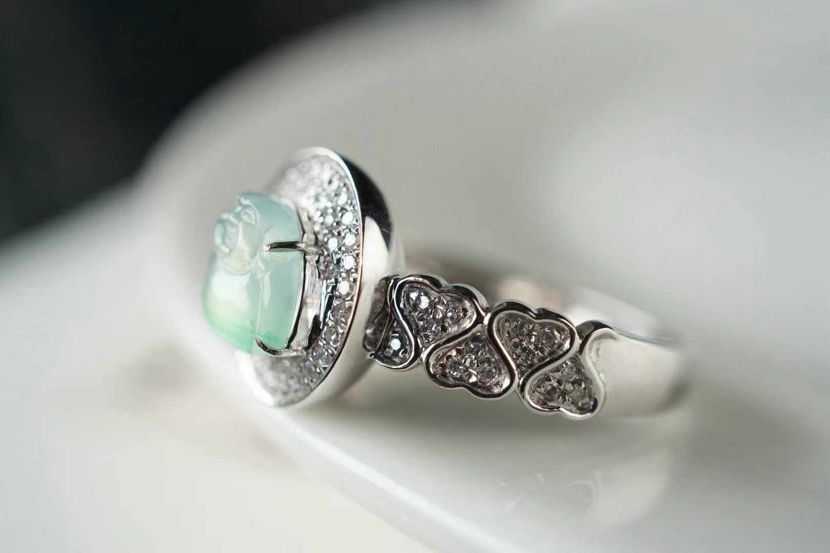 115821 翡翠高冰飄陽綠佛公戒指