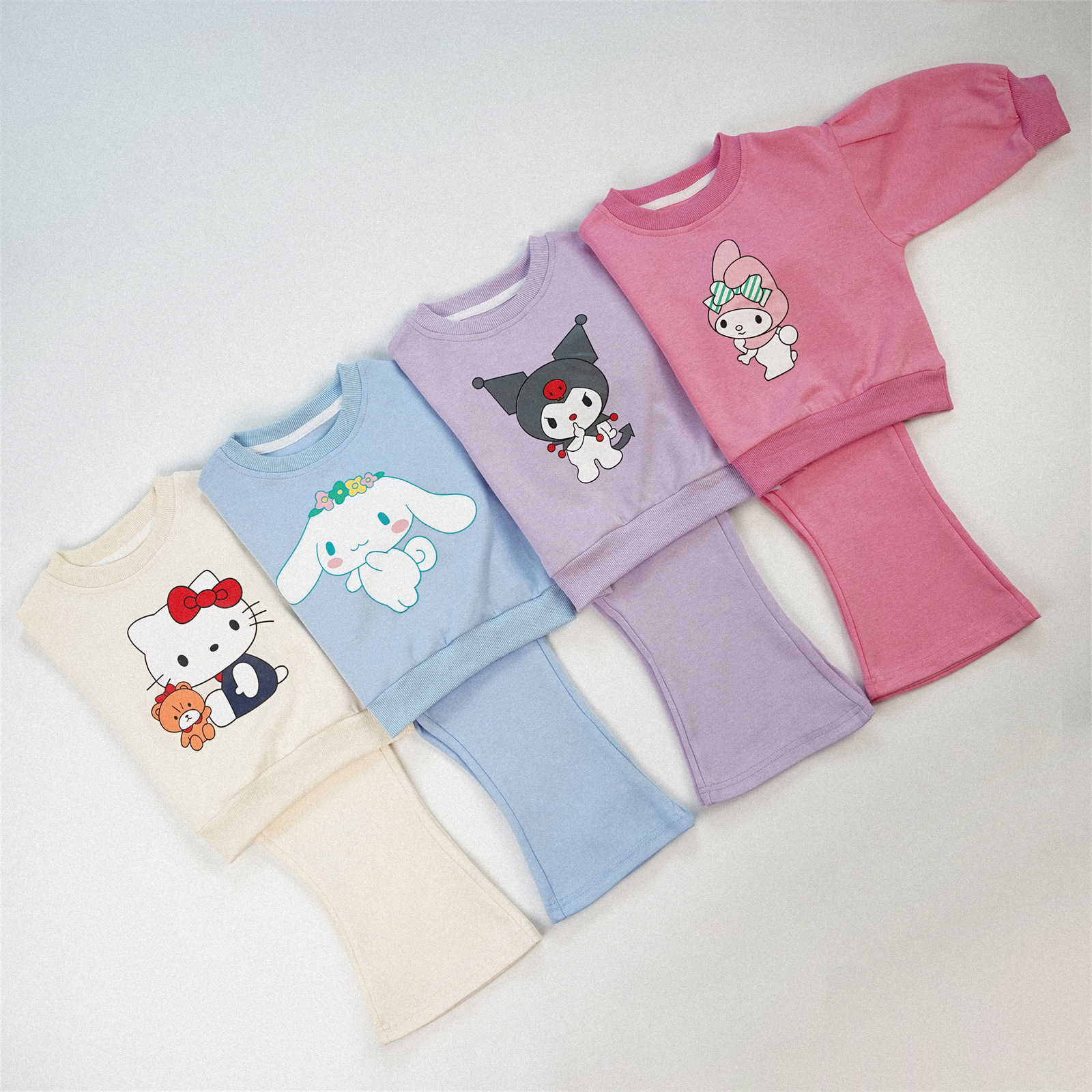 𝐒𝐚𝐧𝐫𝐢𝐨 衛衣喇叭褲套裝