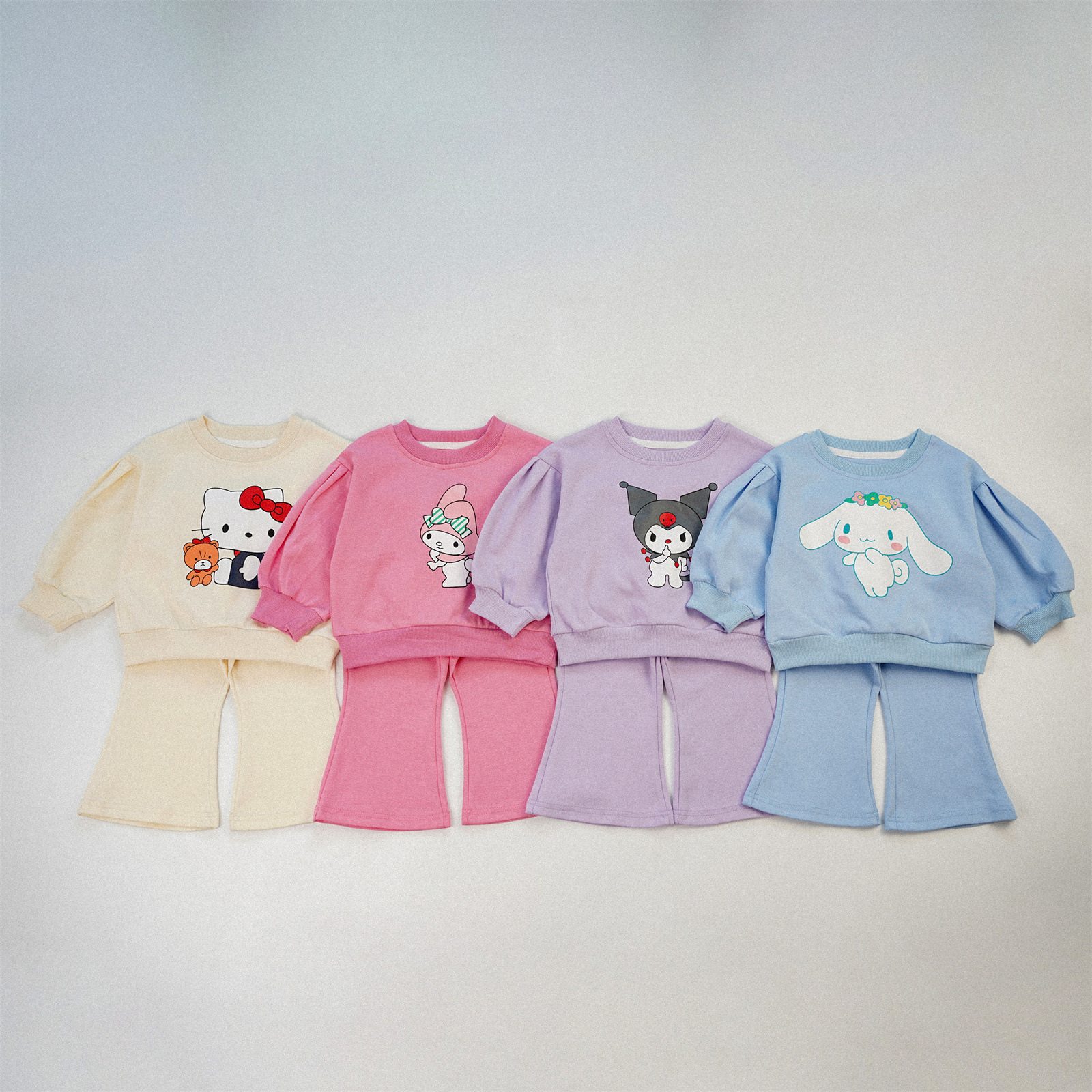 𝐒𝐚𝐧𝐫𝐢𝐨 衛衣喇叭褲套裝