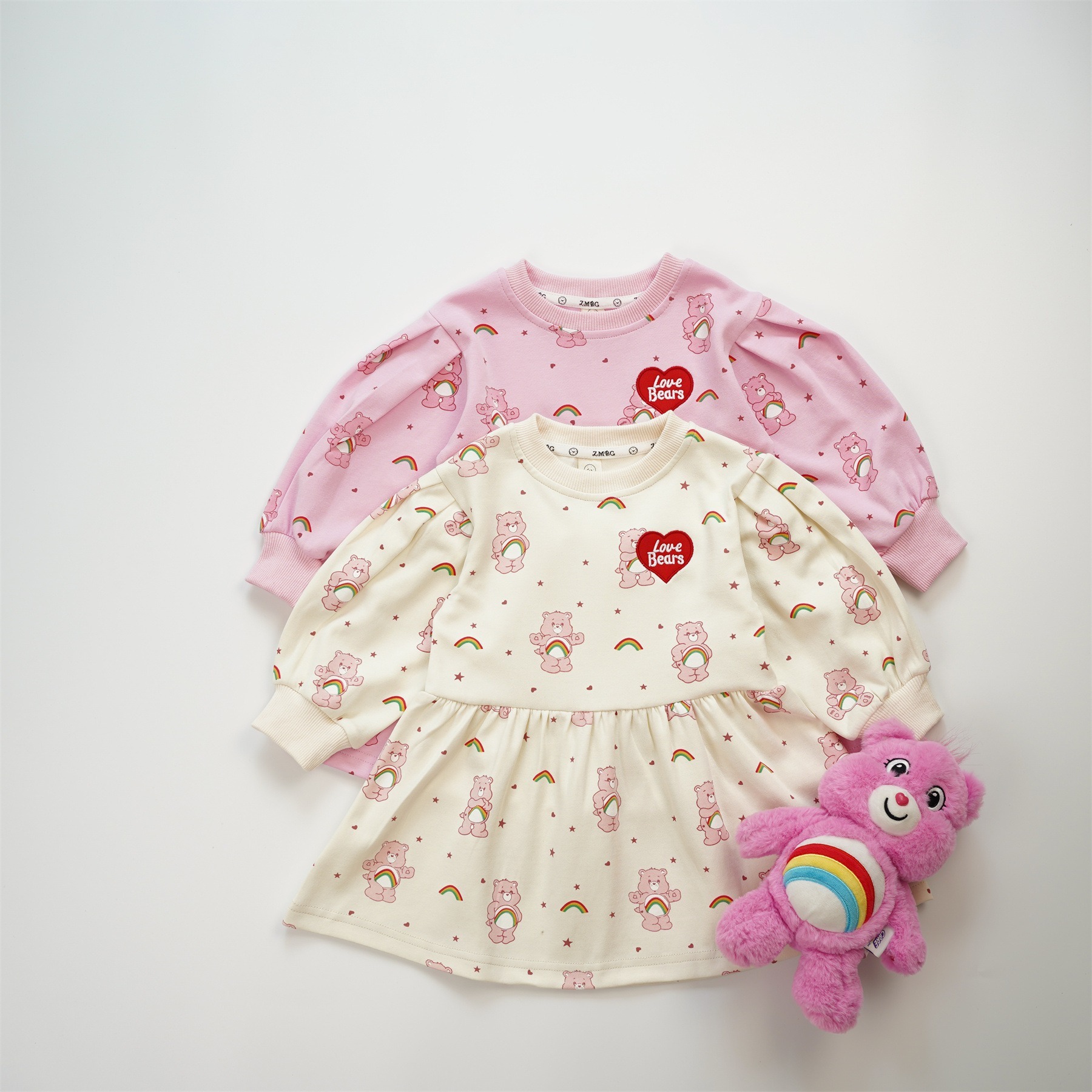 🐻𝐂𝐚𝐫𝐞 𝐁𝐞𝐚𝐫𝐬 彩虹熊滿印連身裙