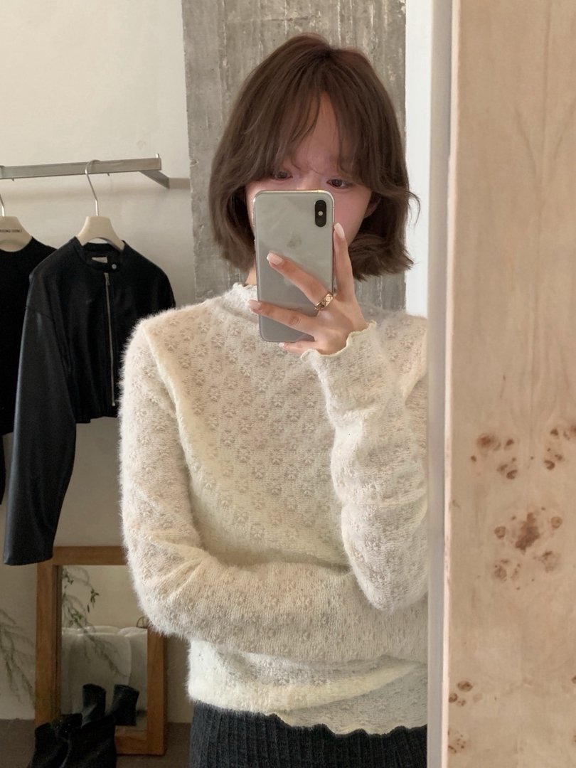 低調中帶著法式浪漫感針織內搭