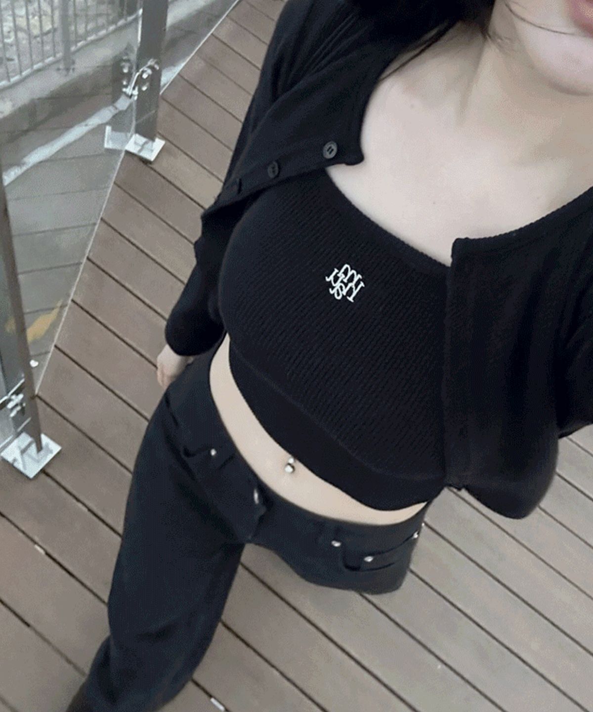 【現貨】韓國 Muahmuah 刺繡 小Logo 修身 直條針織 背心 開襟衫 外套 兩件組 Set