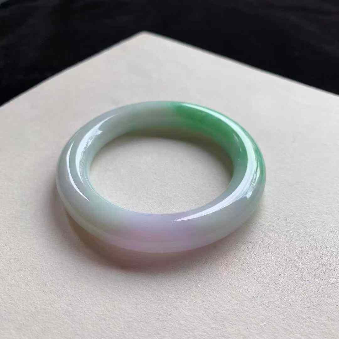 1152337 56.8mm翡翠果陽綠圓條手鐲 (56-58)