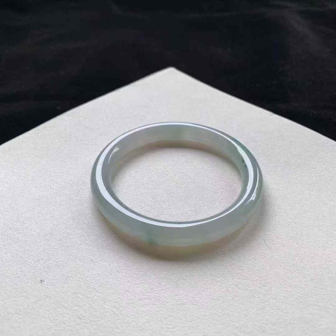 1152339 53.8mm翡翠飄花圓條手鐲 (52-54)