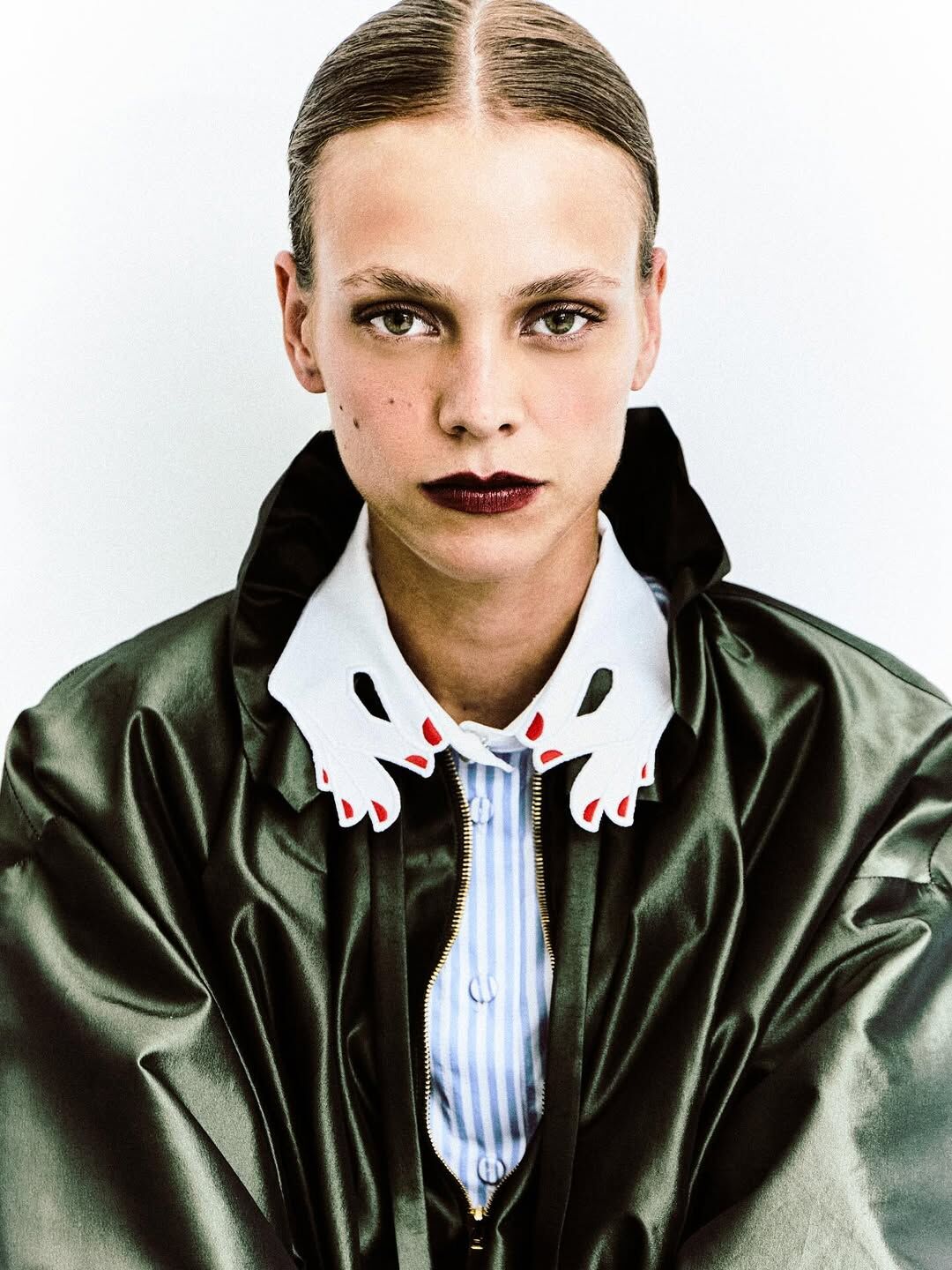 VIVETTA 手指剪影刺繡領片