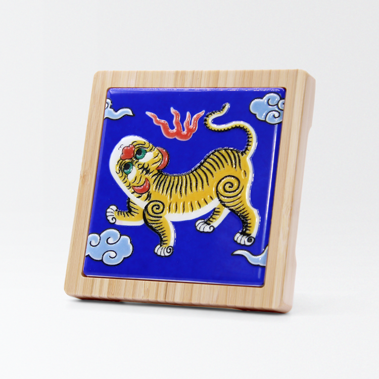 台灣花磚竹杯墊｜藍底黃虎旗