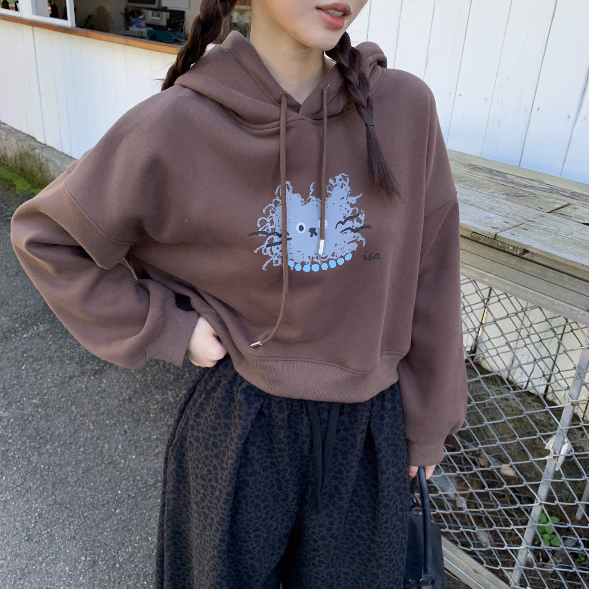 ISA_🌕🏛️【ISA X FullMoon.studio】炸毛捲捲貓刷絨短版帽TEE_51140