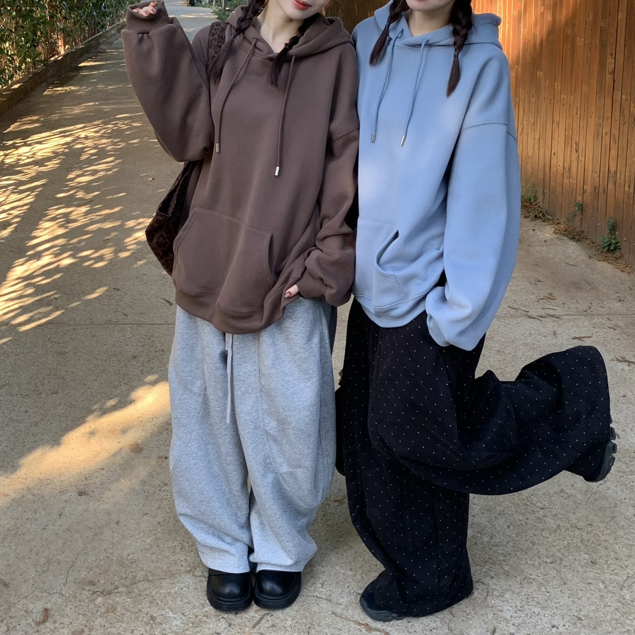 ISA_(熱銷破千件!)最強CP款 刷絨口袋大帽TEE_51110