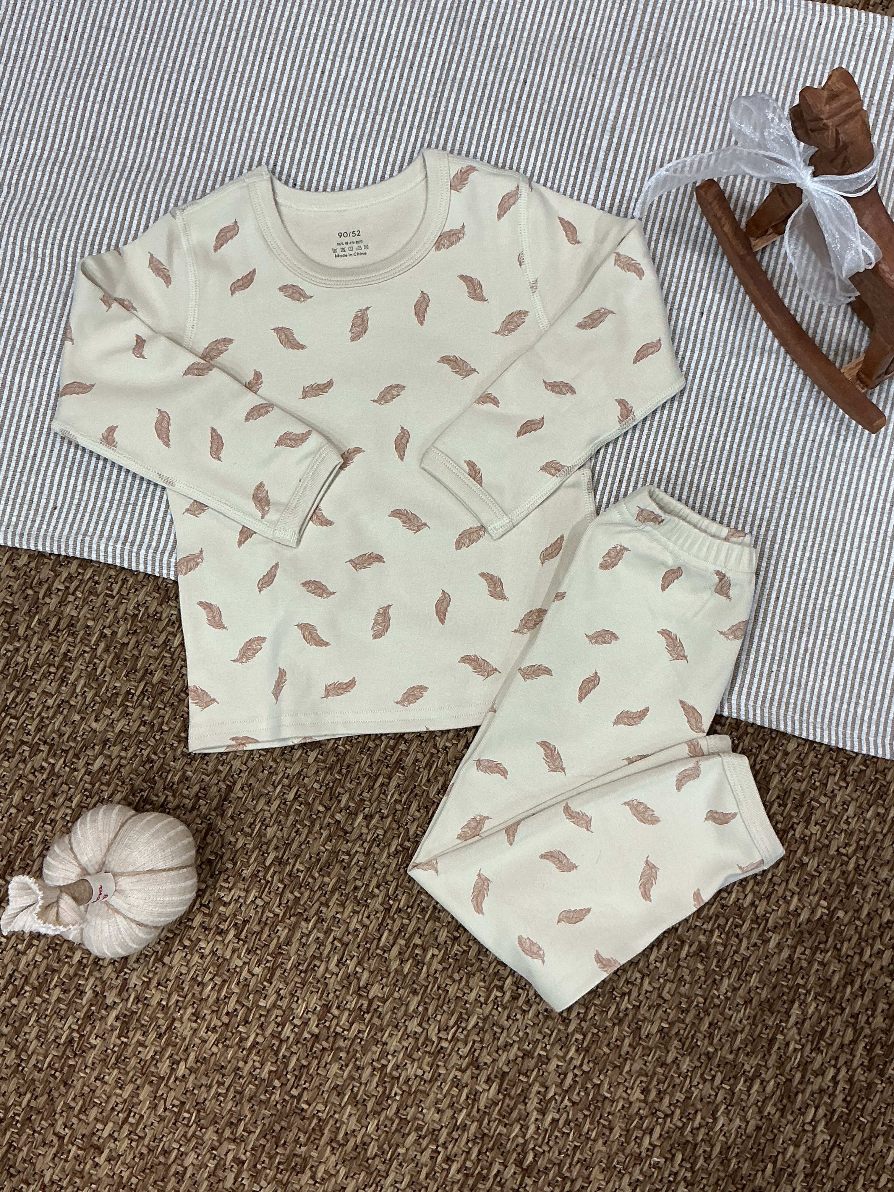 A03538羽毛滿版睡衣