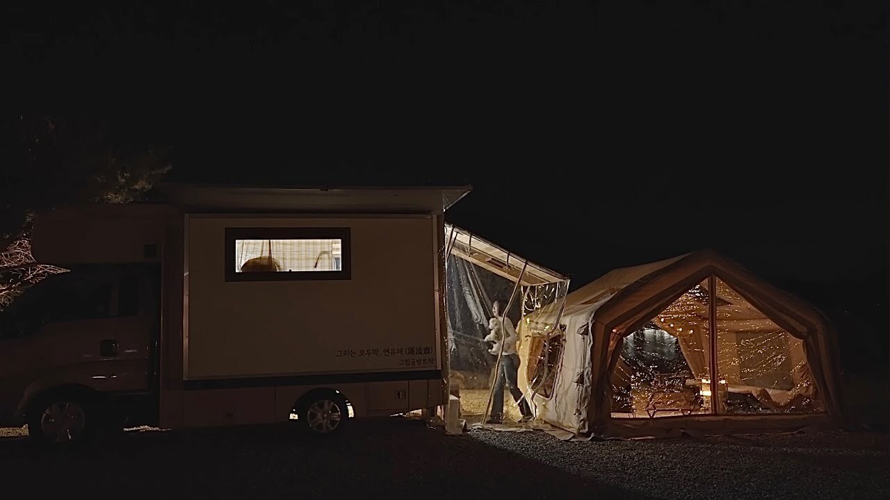 一個女生的雙房型獨露——將卡車與 Coody 10.0 連接享受從容自在的河邊露營