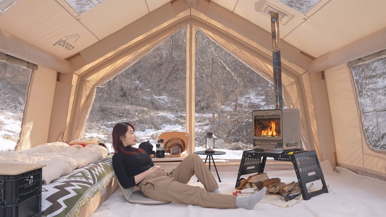 在冬季森林裡 待在比家還溫馨的 10.0 帳篷中 享受一場浪漫的獨自露營 Vlog