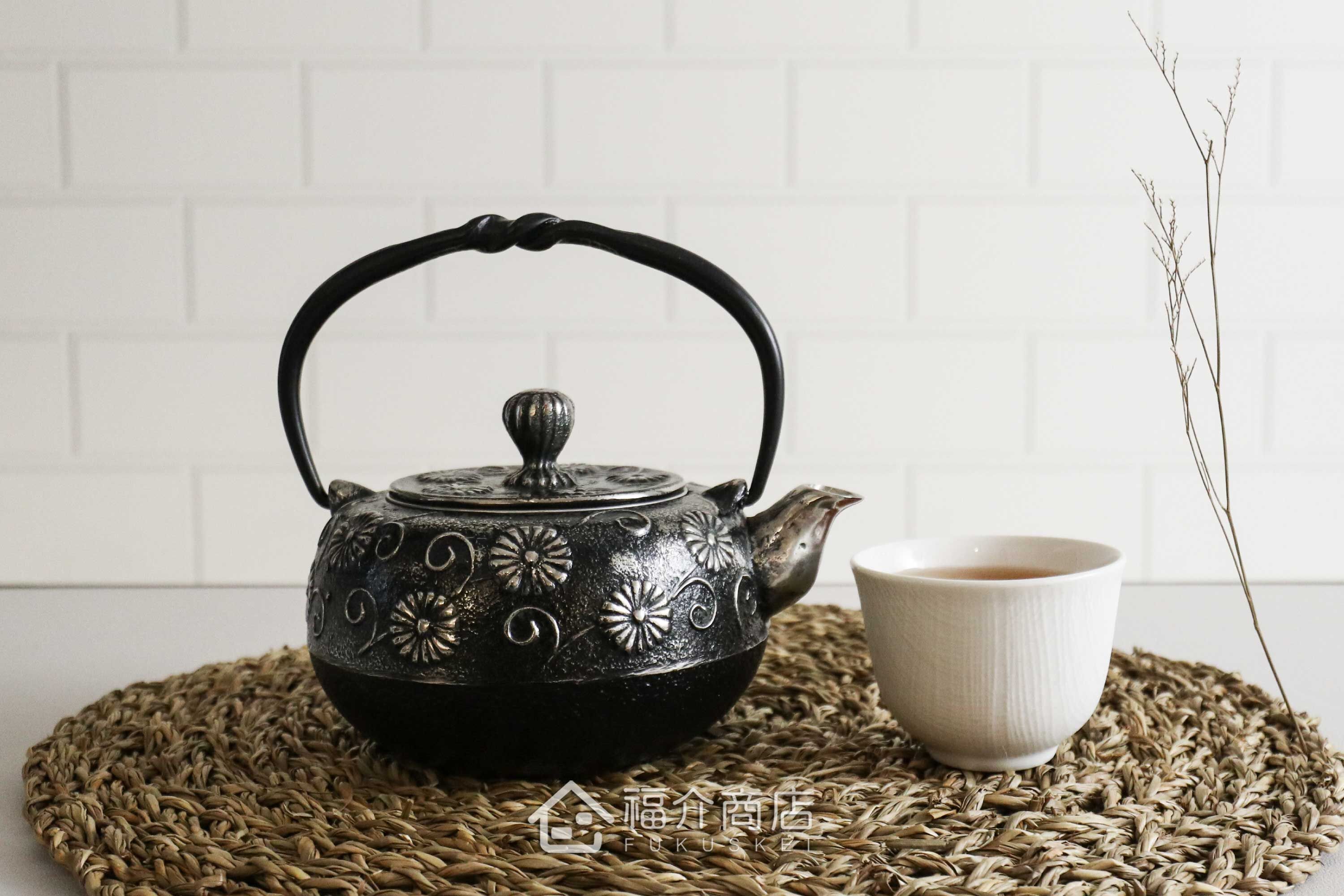 煮水泡茶用的日本砂鐵材質鐵壺