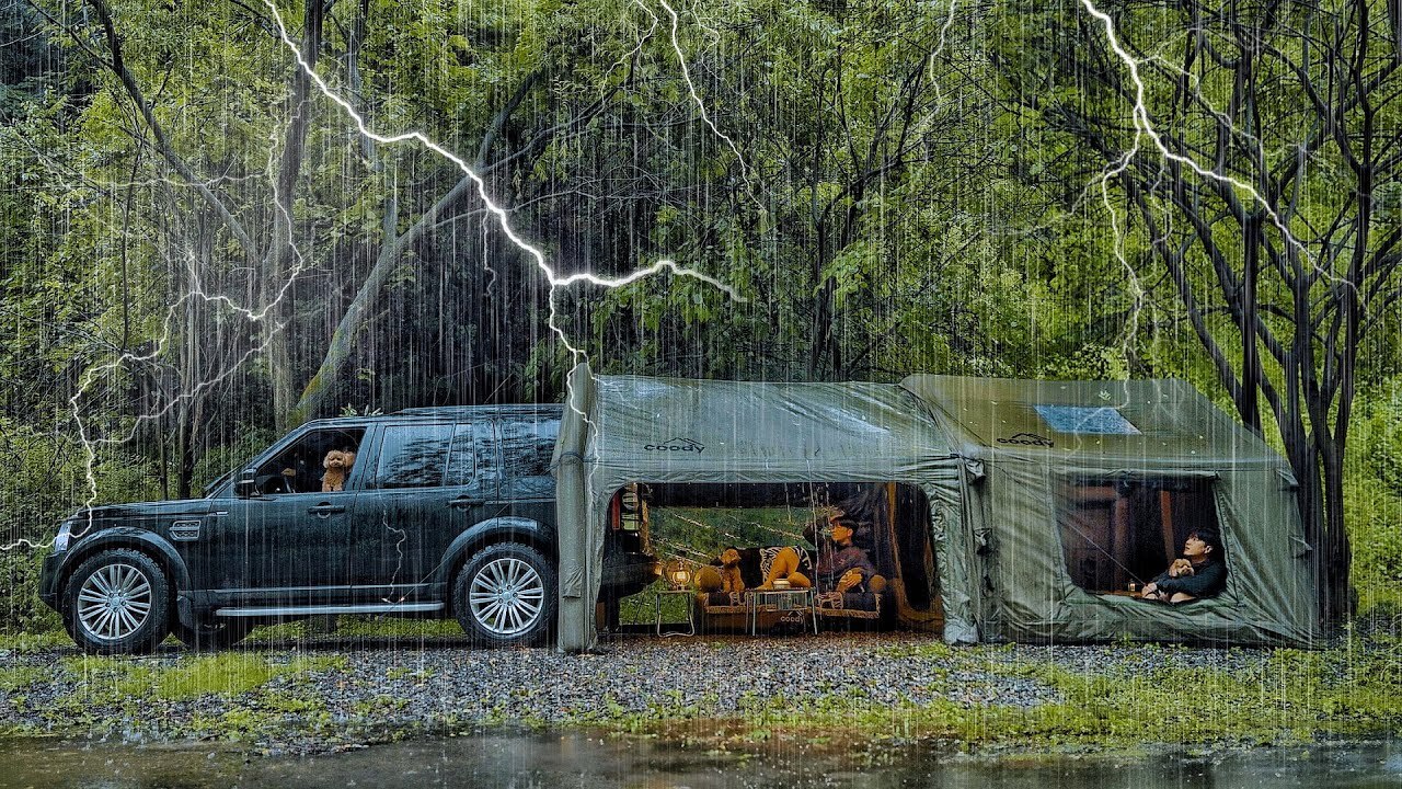 在極端暴雨中 用 8.0＋充氣拓展 搭起10公尺的超大車露三房帳