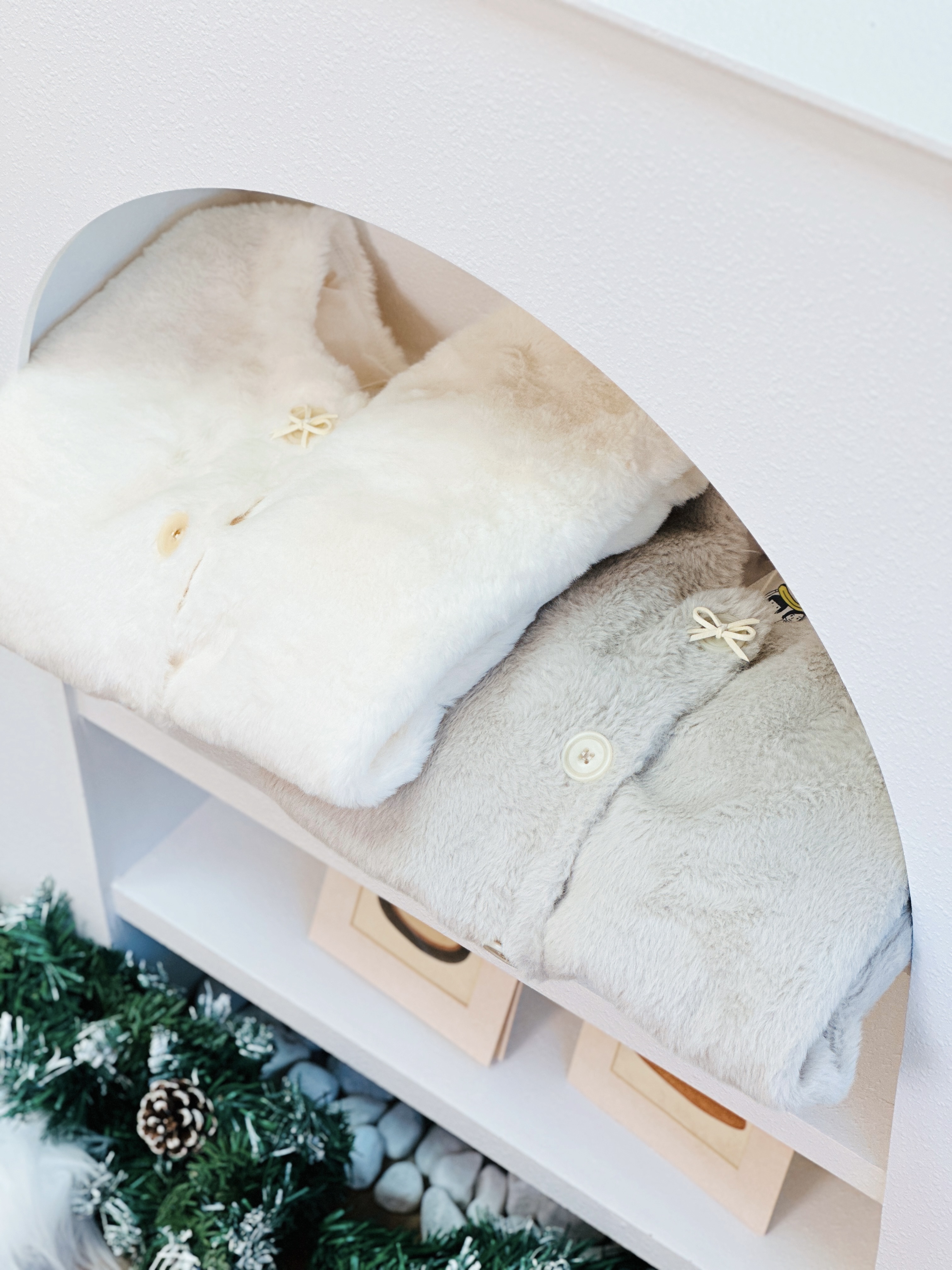 兩色 / 蝴蝶結鈕扣毛毛馬甲 / Fuzzy Faux-Fur Ribbon Button Gilet