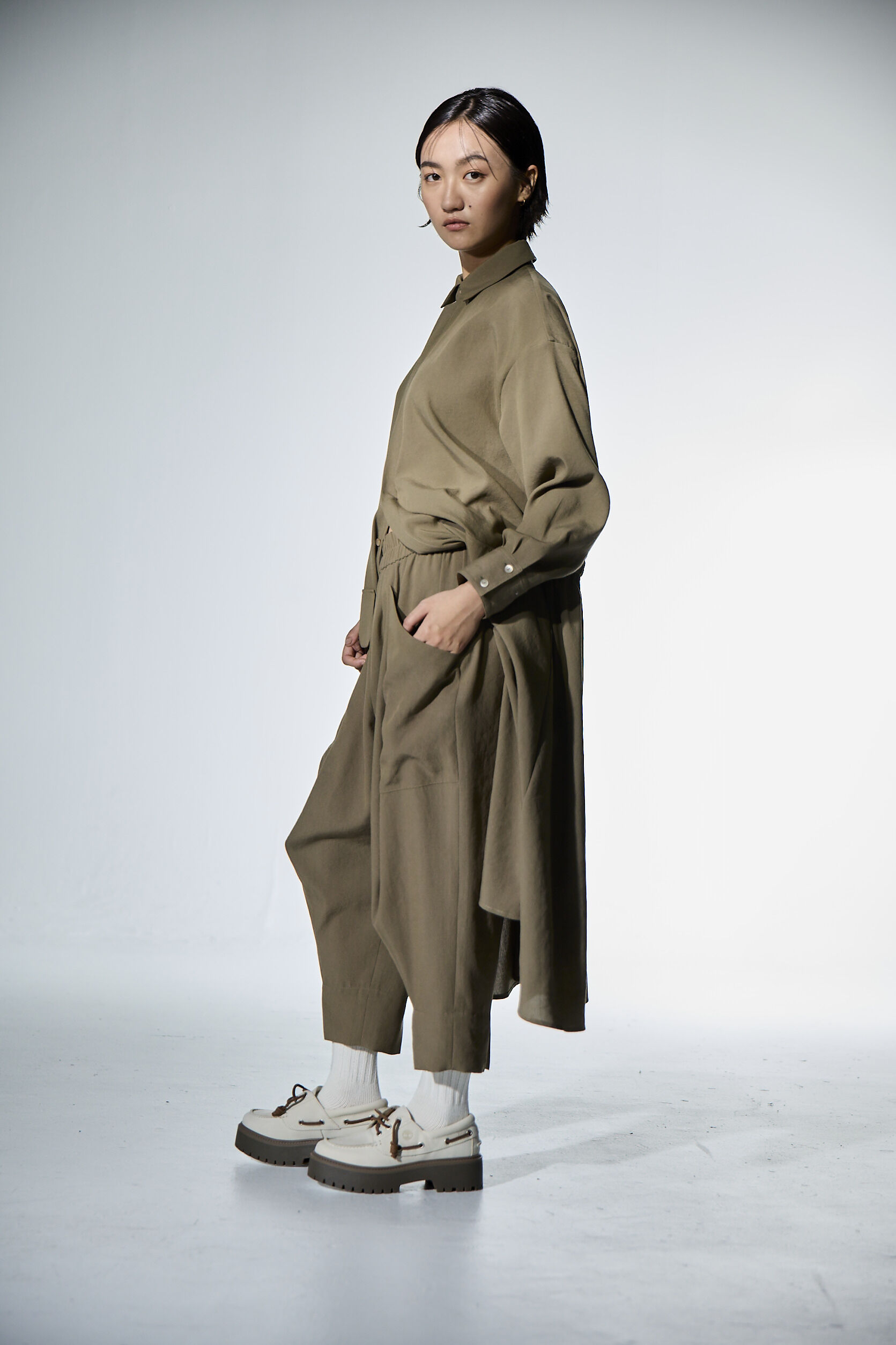 小開岔膝蓋尖尖褲