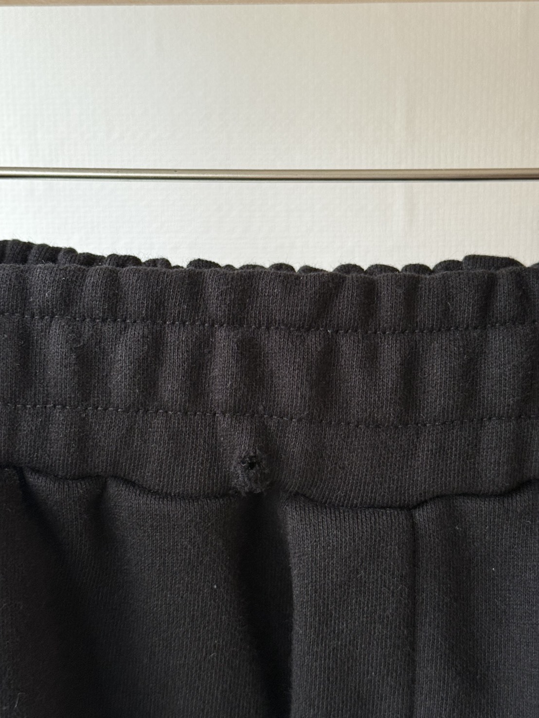 【瑕疵】休閒寬腰頭抽繩棉褲-黑