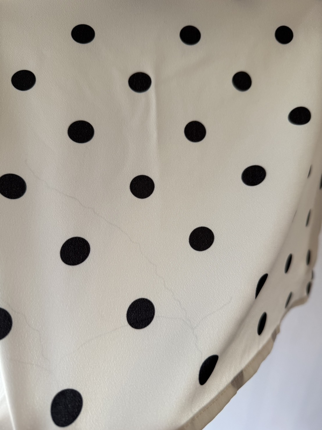 【瑕疵】波點緞面短裙